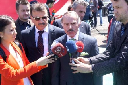 23 Nisan coşkusu Türk bayrağıyla göklere taşındı