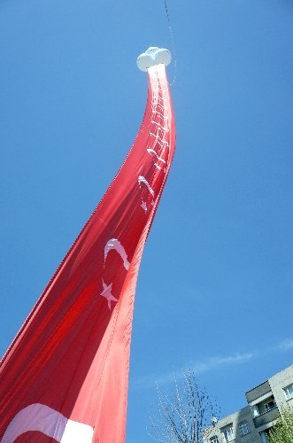 23 Nisan coşkusu Türk bayrağıyla göklere taşındı