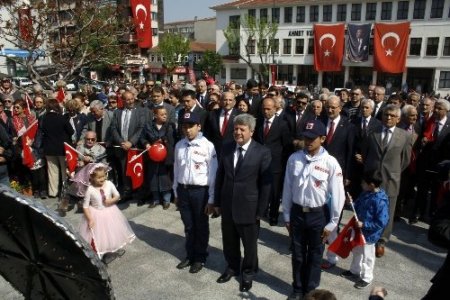 23 Nisan Ulusal Egemenlik ve Çocuk bayramı törenlerle kutlanıyor