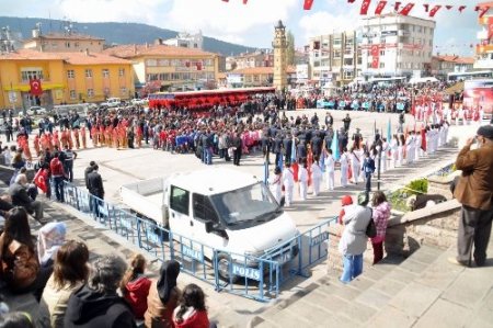 23 Nisan Ulusal Egemenlik ve Çocuk Bayramı törenlerle kutlanıyor
