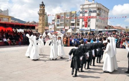 23 Nisan Ulusal Egemenlik ve Çocuk Bayramı törenlerle kutlanıyor