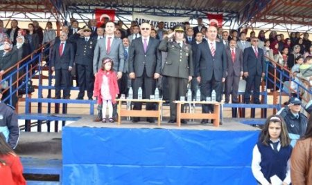 23 Nisan Ulusal Egemenlik ve Çocuk Bayramı törenlerle kutlanıyor