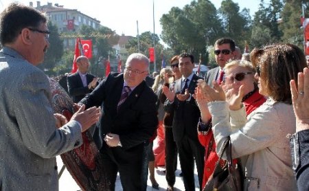 23 Nisan Ulusal Egemenlik ve Çocuk Bayramı törenlerle kutlanıyor