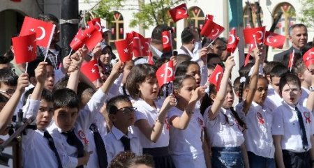 23 Nisan Ulusal Egemenlik ve Çocuk Bayramı törenlerle kutlanıyor