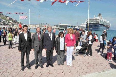 23 Nisan Ulusal Egemenlik ve Çocuk Bayramı törenlerle kutlanıyor