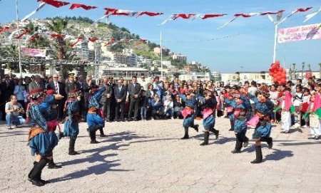 23 Nisan Ulusal Egemenlik ve Çocuk Bayramı törenlerle kutlanıyor