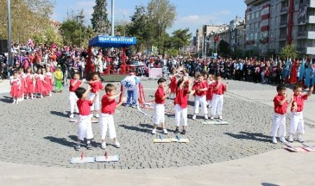 23 Nisan Ulusal Egemenlik ve Çocuk Bayramı törenlerle kutlanıyor