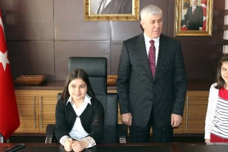 23 Nisan Ulusal Egemenlik ve Çocuk Bayramı törenlerle kutlanıyor