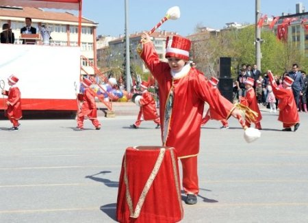 23 Nisan Ulusal Egemenlik ve Çocuk Bayramı törenlerle kutlanıyor