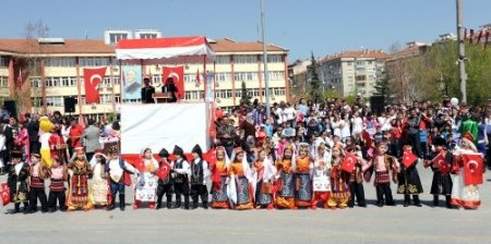 23 Nisan Ulusal Egemenlik ve Çocuk Bayramı törenlerle kutlanıyor