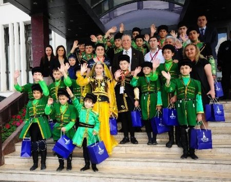 23 Nisan’a gelen Azeri çocuklar: İzmir çok yahşi