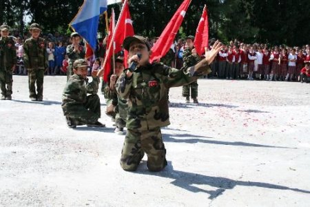 23 Nisan'da Çocuklar Kadar Büyükler De Eğlendi