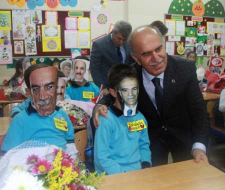 23 yıllık öğretmen, emekli ikramiyesi ile okul yaptırdı