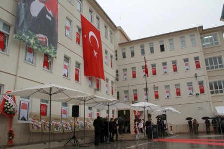 23 yıllık öğretmen, emekli ikramiyesi ile okul yaptırdı