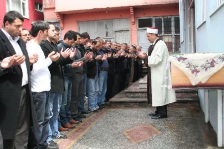 24 Günlük Yaşam Savaşını Kaybeden Üniversite Öğrencisi Defnedildi