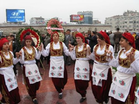 24 Kasım Öğretmenler Günü Nedeniyle Taksim'de Tören Düzenlendi