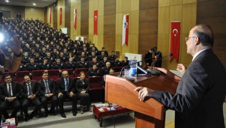 24 polis adayı sigaraya terk etti