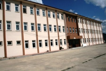 24 yıl önce temeli atılan hastane binası lise oldu