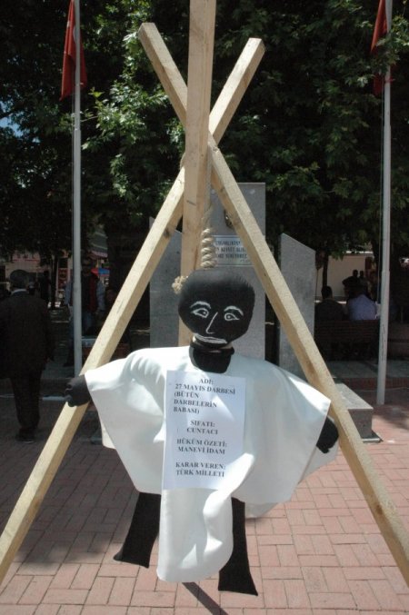 27 Mayıs Darbesi, Kurulan Darağacında Asıldı