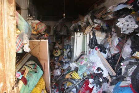 27 tüpün bulunduğu çöp evdeki yangın yürekleri ağızlara getirdi