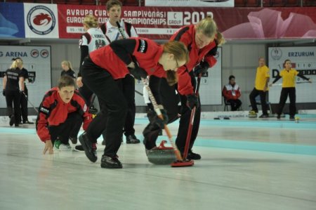 27 ülkeden 300 körlingçi, Erzurum’da boş tribünlere oynuyor