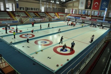 27 ülkeden 300 körlingçi, Erzurum’da boş tribünlere oynuyor