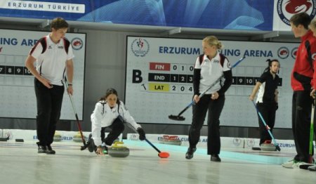 27 ülkeden 300 körlingçi, Erzurum’da boş tribünlere oynuyor