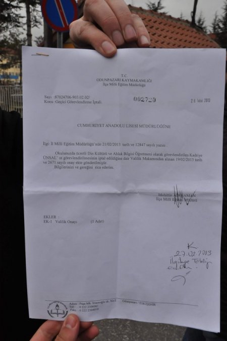 28 Şubat’ın yıl dönümünde başörtülü öğretmenin sözleşmesini iptal ettiler