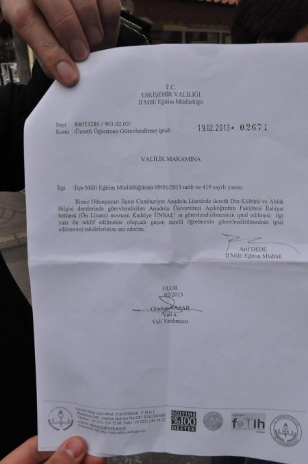 28 Şubat’ın yıl dönümünde başörtülü öğretmenin sözleşmesini iptal ettiler