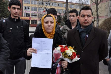 28 Şubat’ın yıl dönümünde başörtülü öğretmenin sözleşmesini iptal ettiler