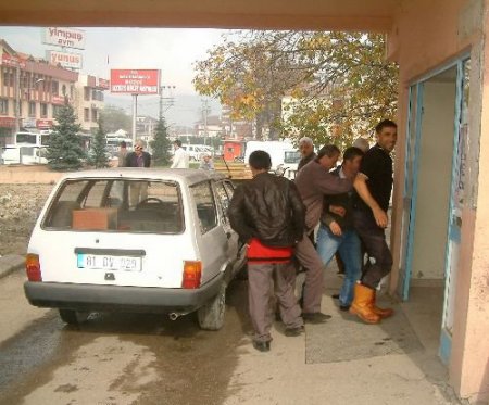 29 Acemi Kasap Kendini Yaraladı