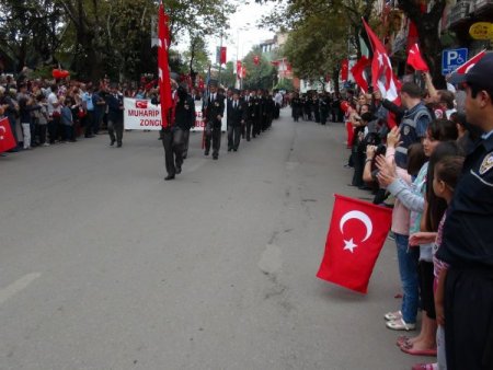 29 Ekim tören geçişinde maden işçileri büyük ilgi gördü