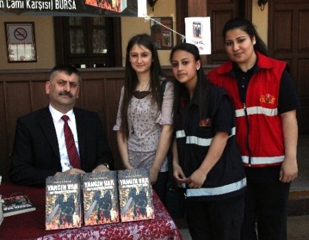 29 yıllık itfaiyeci, mesleğin kitabını yazdı