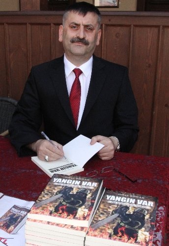 29 yıllık itfaiyeci, mesleğin kitabını yazdı