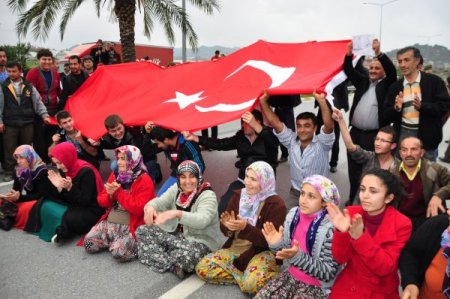 2B hak sahipleri, D-400 karayolunu trafiğe kapattı