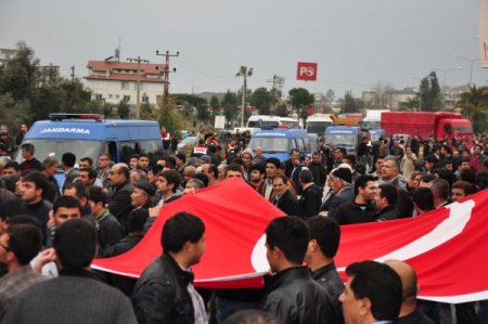 2B hak sahipleri, D-400 karayolunu trafiğe kapattı