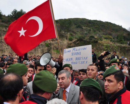 2B hak sahipleri, D-400 karayolunu trafiğe kapattı