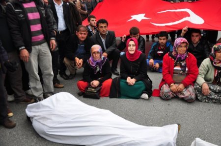 2B hak sahipleri, D-400 karayolunu trafiğe kapattı