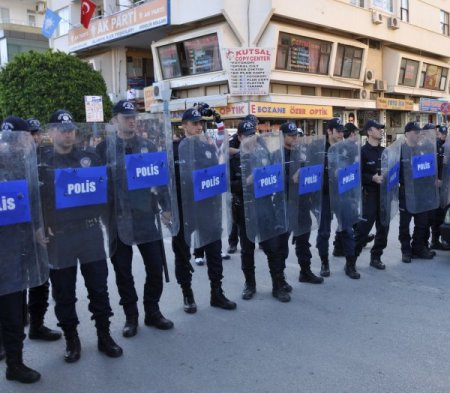 2B hak sahipleri Milli Emlak Müdürlüğü önünde eylem yaptı