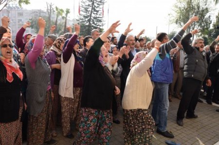 2B rayiç bedellerini protesto eden vatandaşlar, defterdarlığı bastı