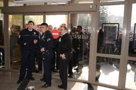 2B rayiç bedellerini protesto eden vatandaşlar, defterdarlığı bastı