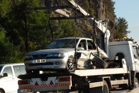 3 Araç Zincirleme Kaza Yaptı, 3 Kişi Yaralandı