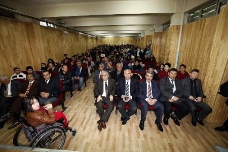 3 engelli vatandaş, akülü araba ile sevindi