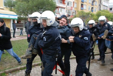 3 gündür izinsiz gösteri yapıyorlar