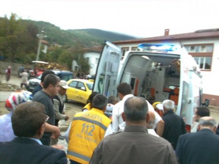 3 katlı binanın çatısından düşen şahıs ağır yaralandı