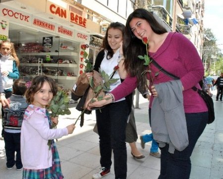 3 milyon salavat balonlarla gökyüzüne salındı