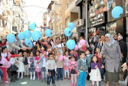 3 milyon salavat balonlarla gökyüzüne salındı