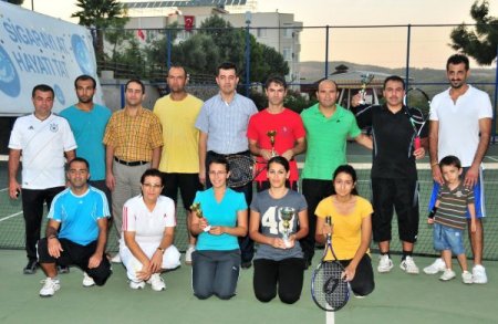30 Ağustos Valilik Tenis Turnuvası sonuçlandı