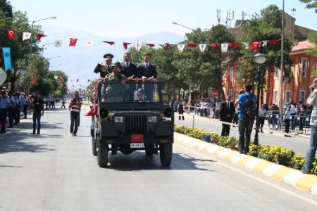 30 Ağustos Zafer Bayramı Erzincan'da Kutlandı
