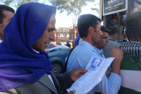 30 bin Siverekli aynı anda şiir okuyarak Gunies rekorlar kitabına girdi